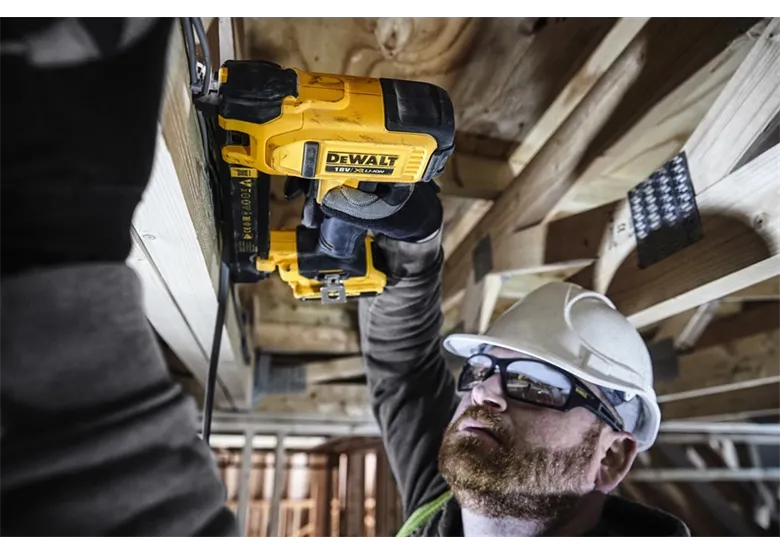 Nietmachine DeWalt DCN701D2