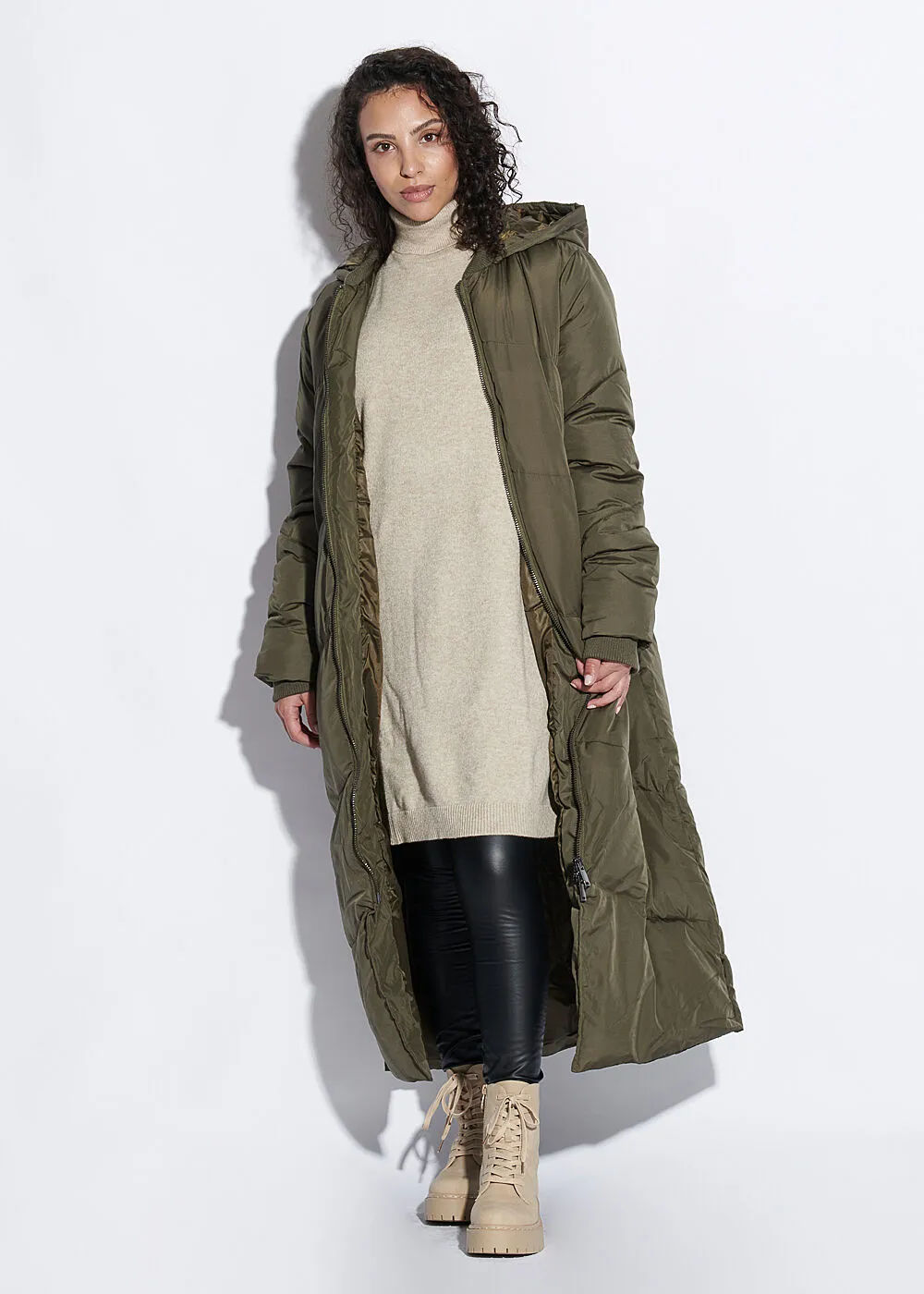 Seventyseven Lifestyle Dames gewatteerde Jas Winterjas lang model met capuchon en 2 zakken kaki