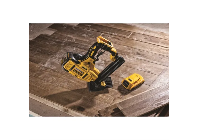 Tacker DeWalt DCN682D2
